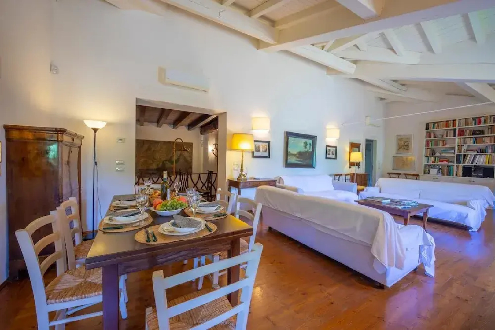 Villa Faccioli Deodara With Shared Pool