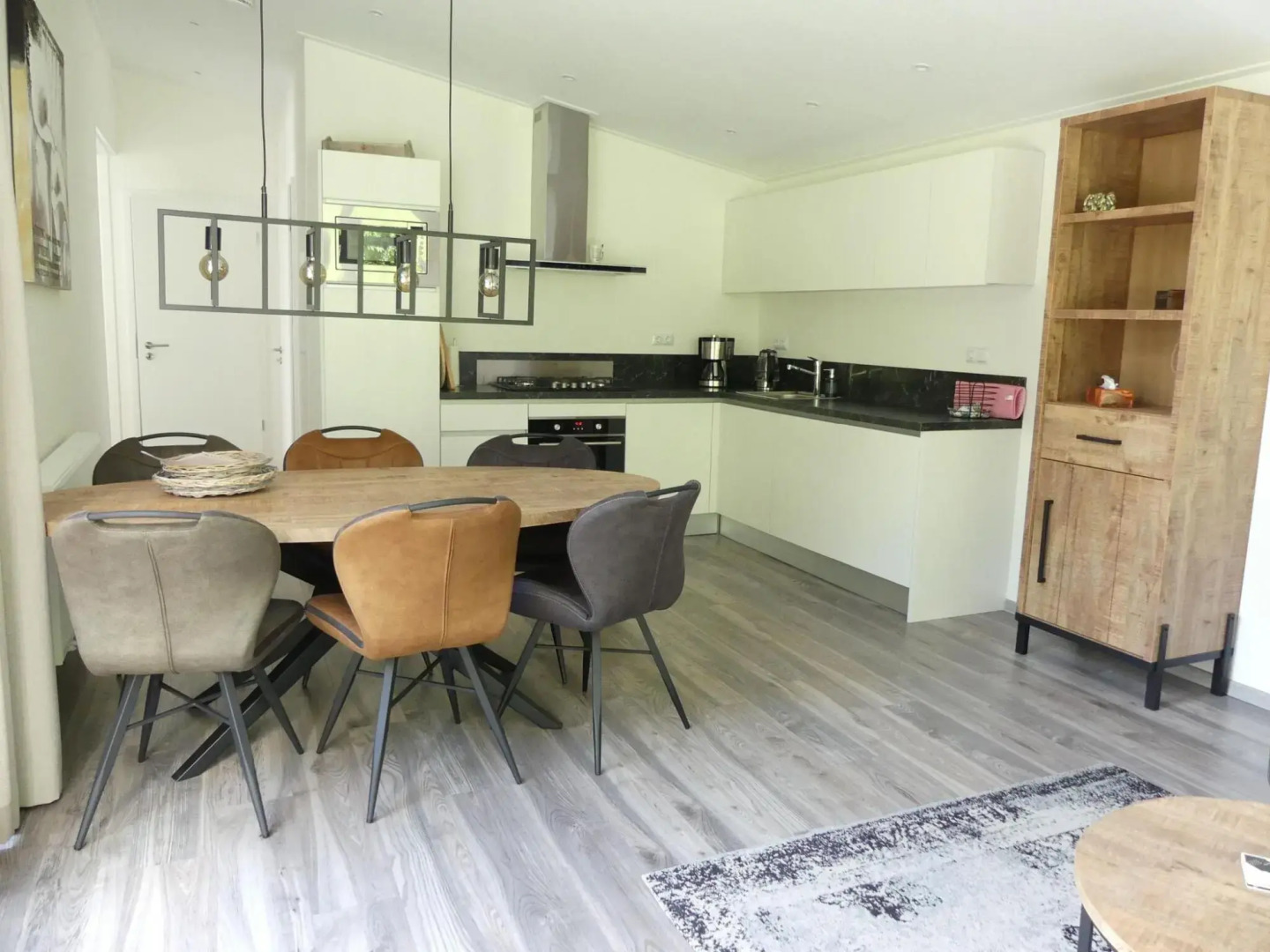 Modern chalet with beautiful garden, located in a holiday park by the forest