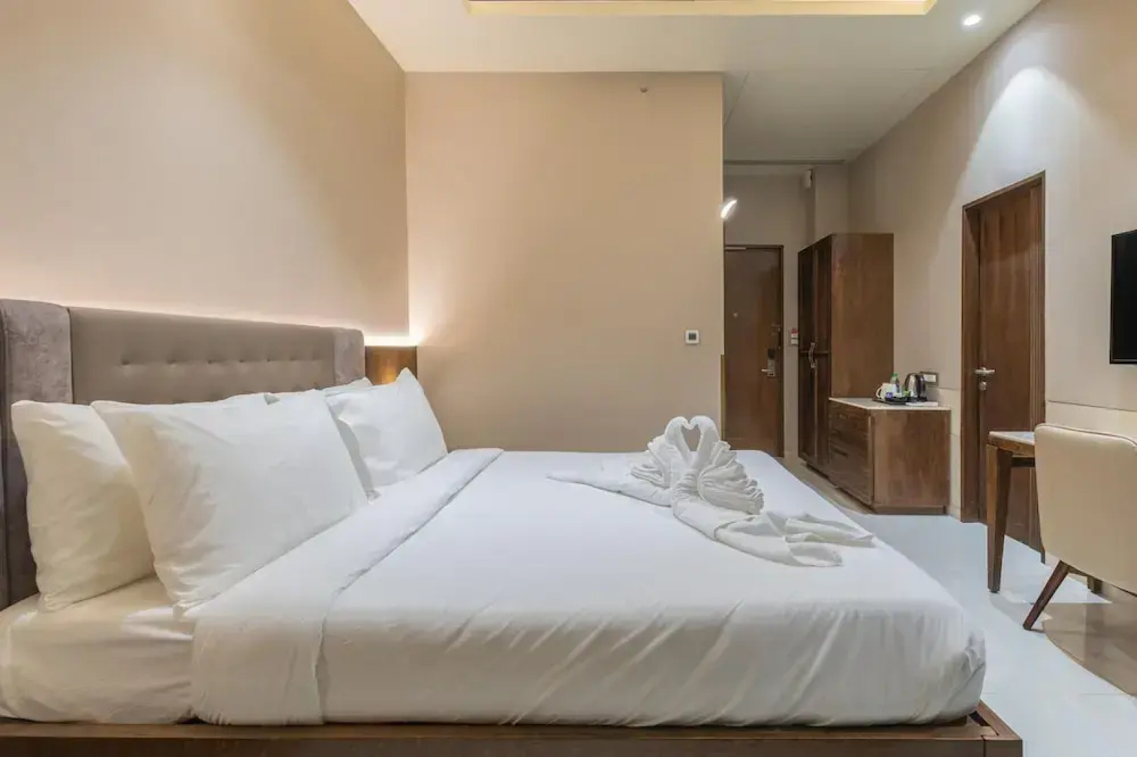 Maharaja Agrasen Palace - Pure Vegetarian