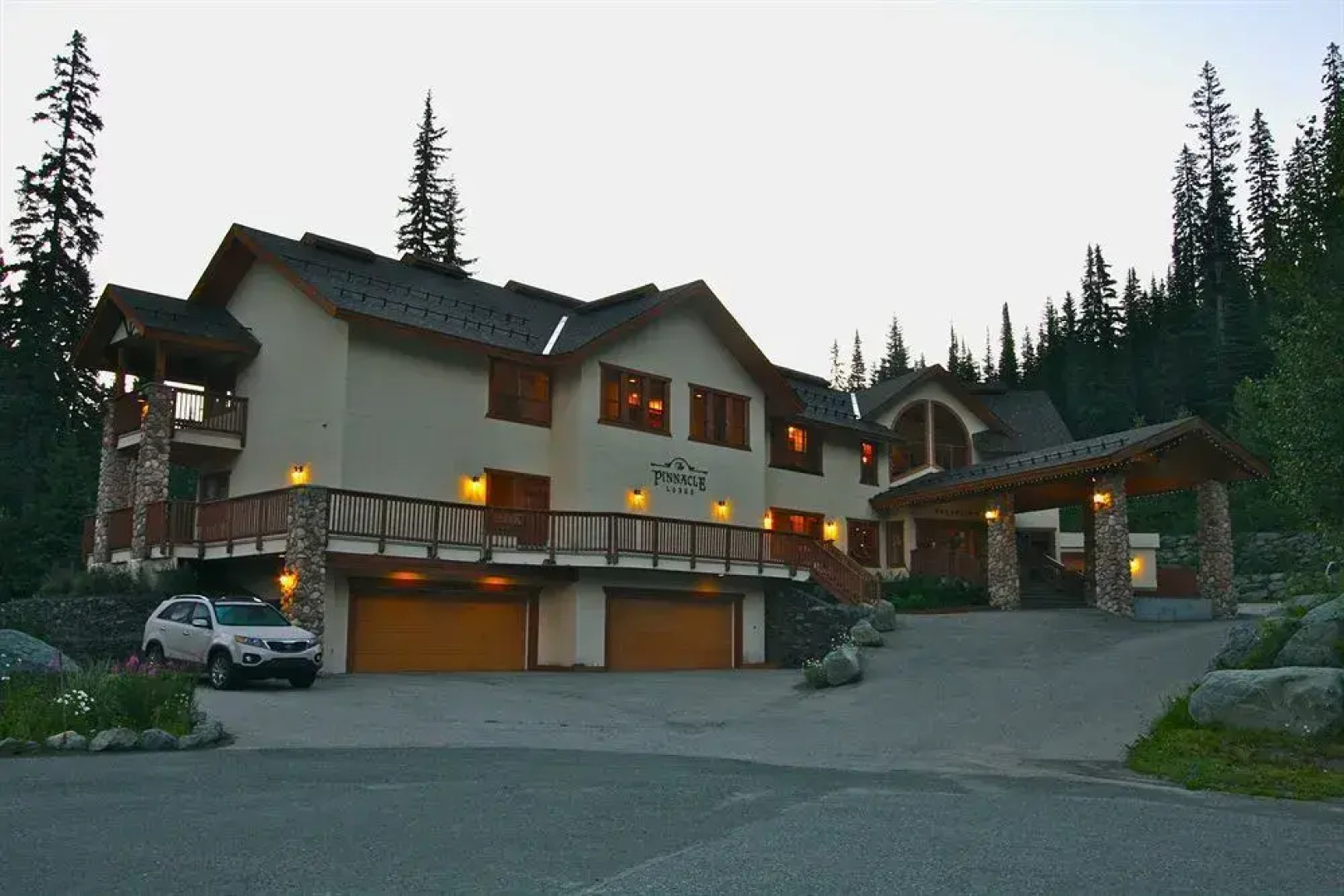 Pinnacle Lodge