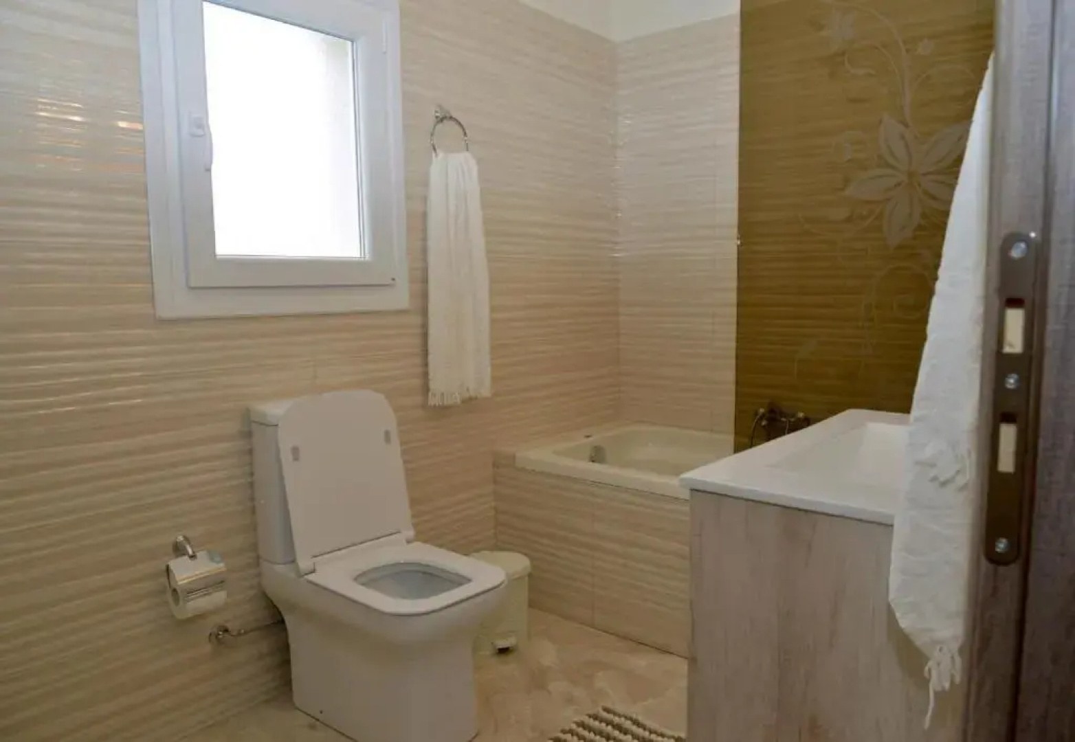 ANTIGONH COUNTRYSIDE VILLA !i