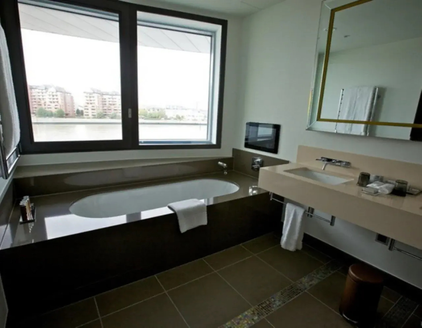 Crowne Plaza London - Battersea