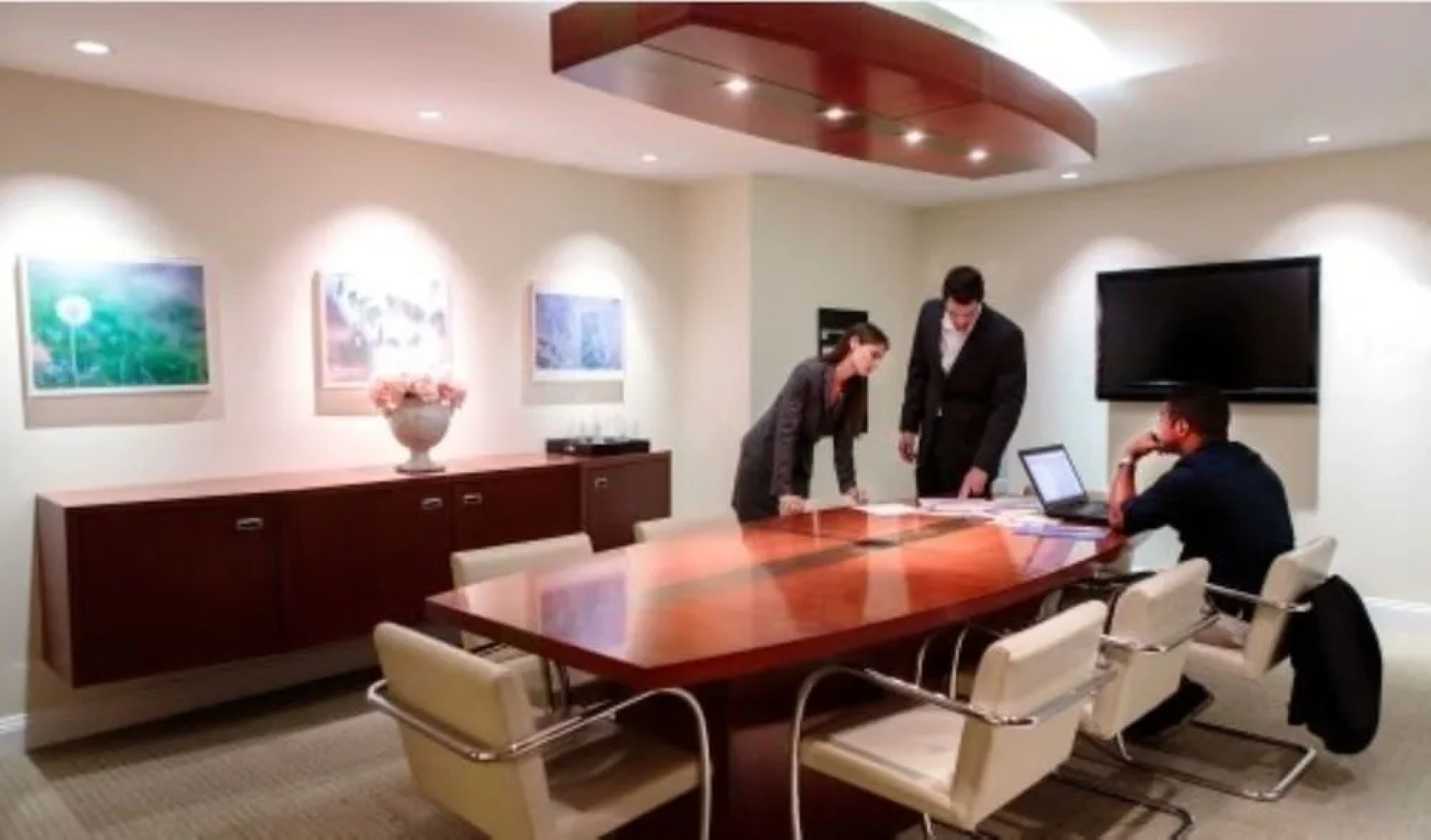 Global Luxury Suites at the Riverway