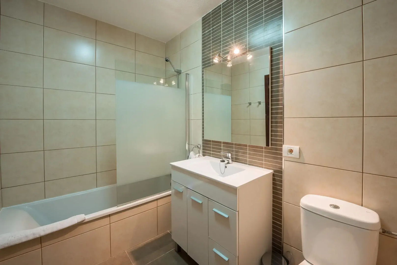 Paloma Beach Apartments