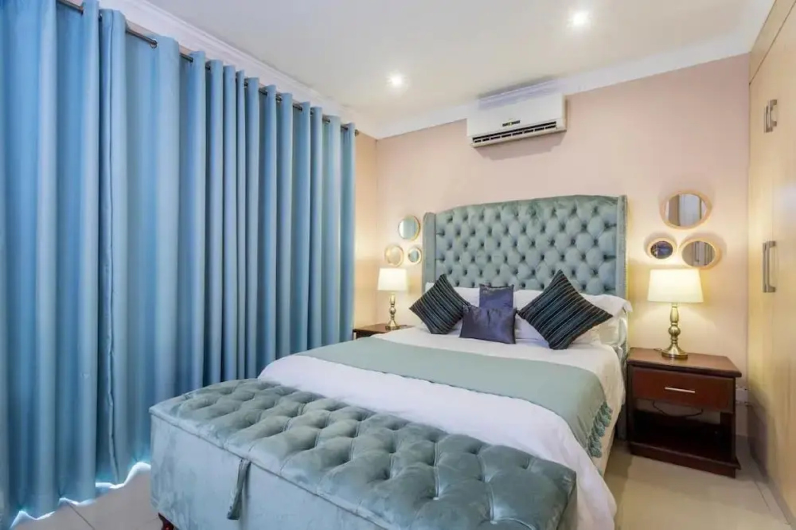 Room in Guest Room - Ezulwini Guest House - Standard Double Room With Balcony & Pool View, 2 Guests