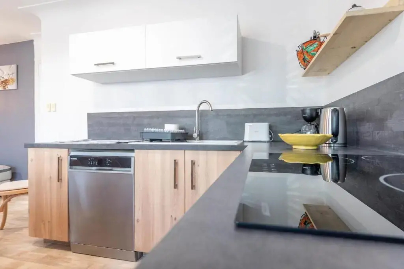 Ideally Located Furnished Townhouse With 3 Bedrooms Parking & Garden