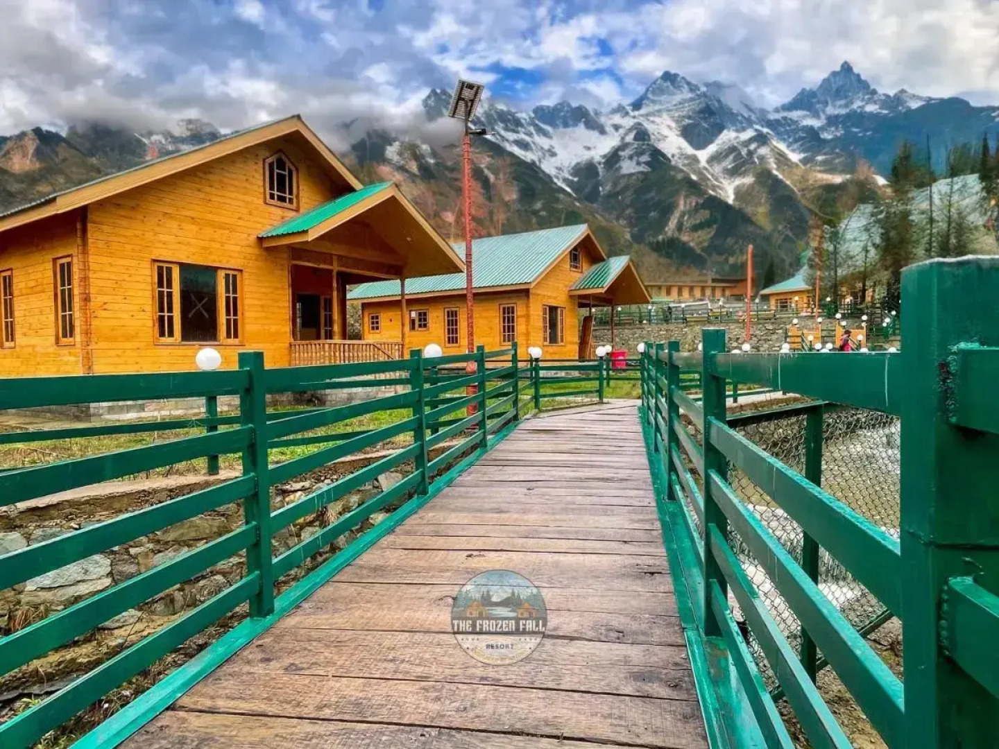 The FrozenFall Resort - Gulmarg