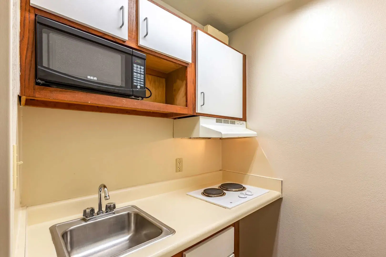 HomeTowne Studios by Red Roof Atlanta NE - Downtown Norcross