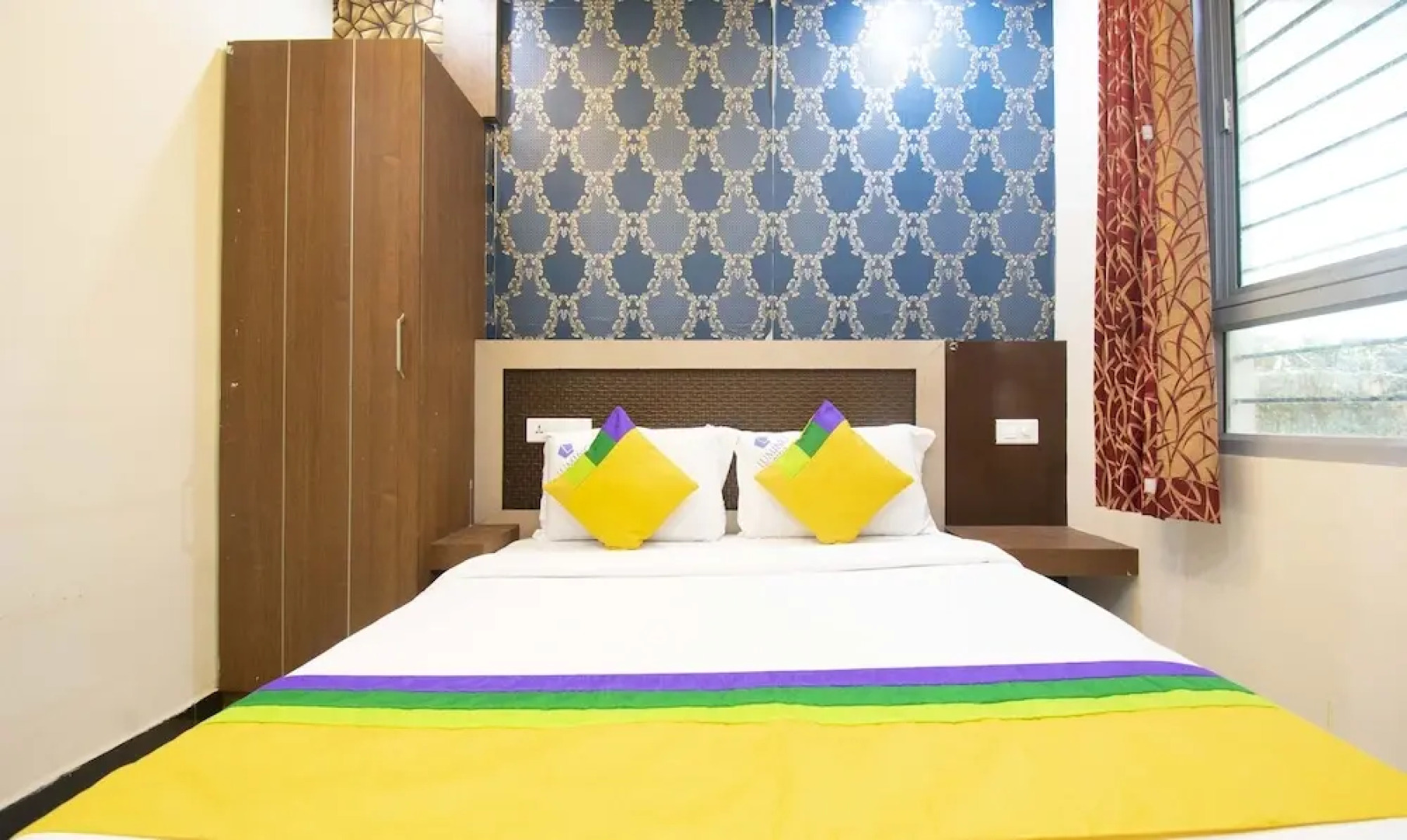 Treebo Trip Lumino Rainbow