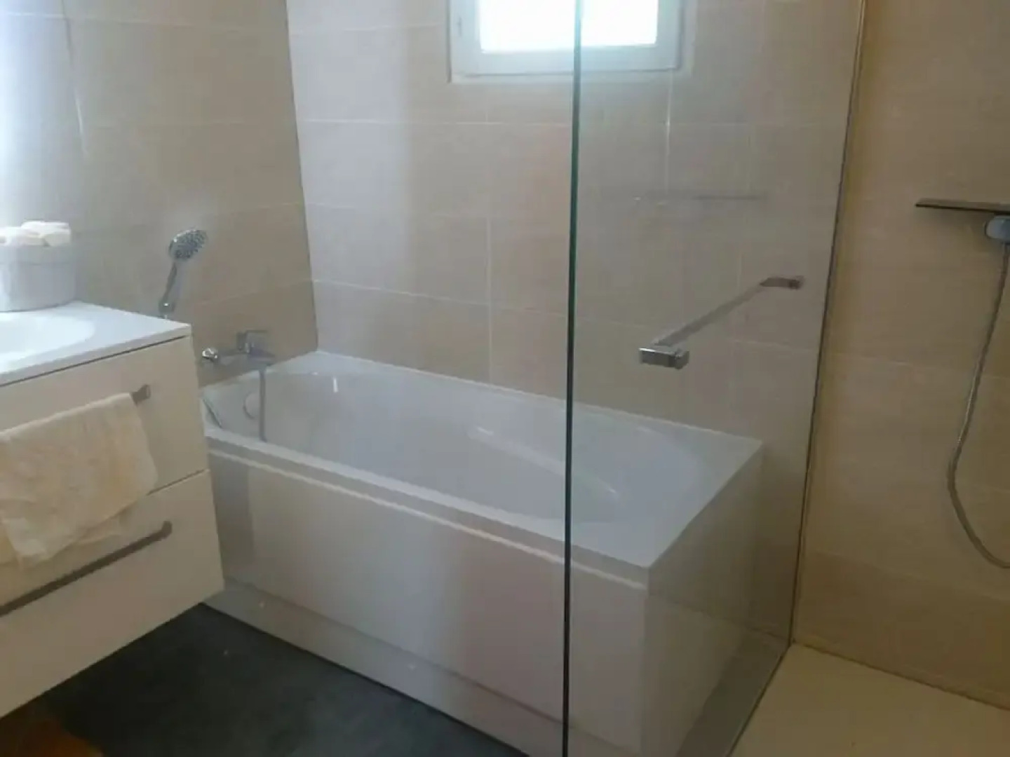 Detached Villa Situated Between the Vineyards and Views of the Mont Ventoux