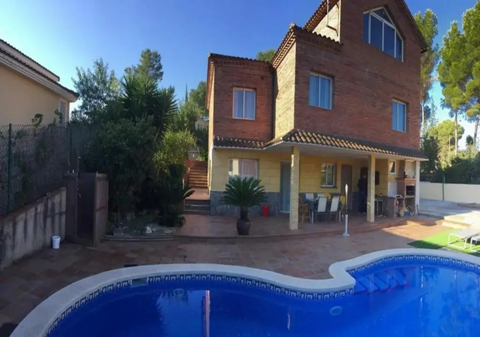 CALIFORNIA HOUSE IN CANYELLES by hlclub HUTB-15940