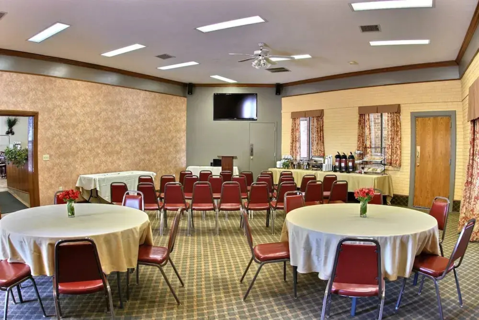 Suburban Studios Kansas City Airport North