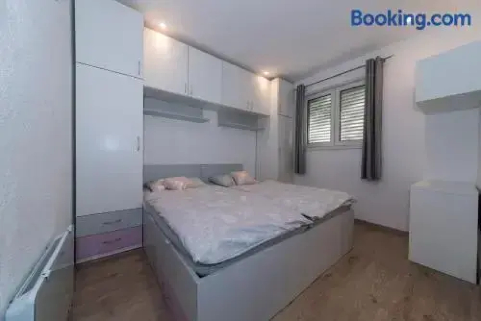 Family friendly apartment, great for children, huge yard and lots of toys