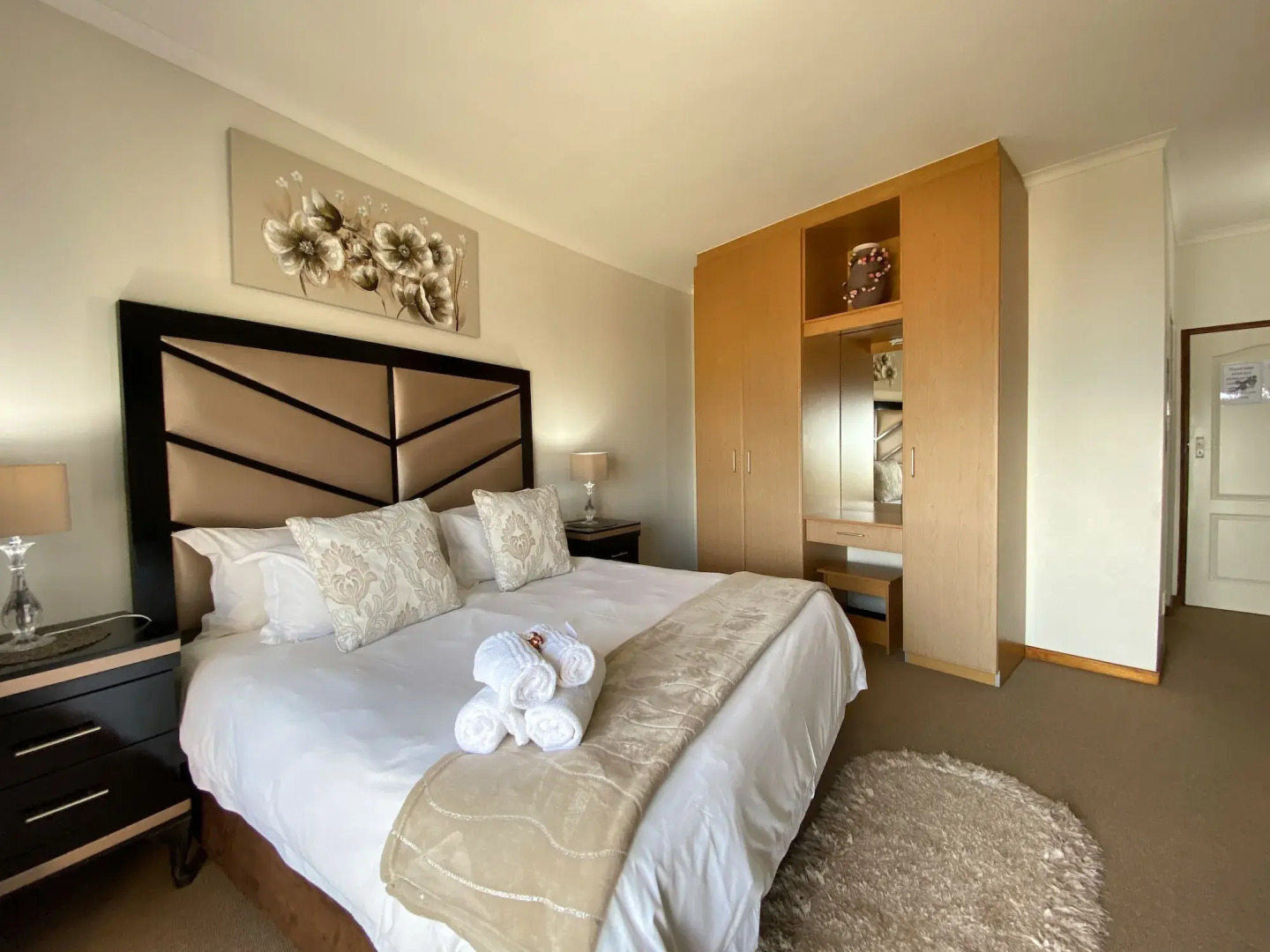 Bar T Nique Guest House