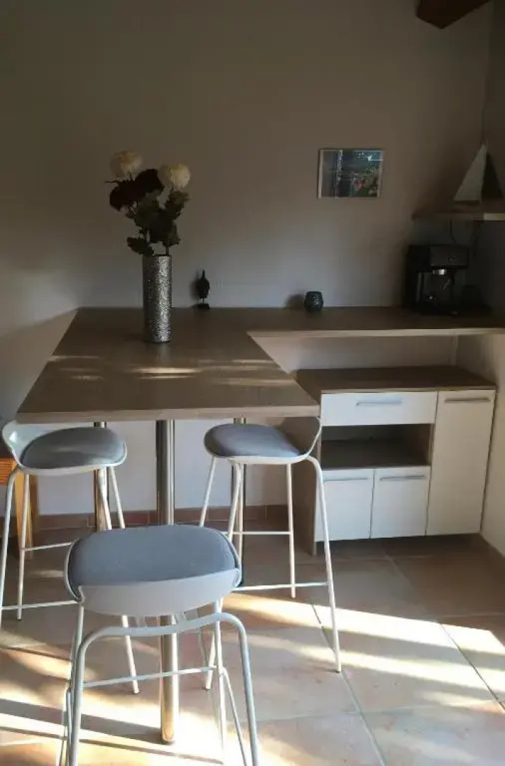 Charmant Studio Avec Piscine .