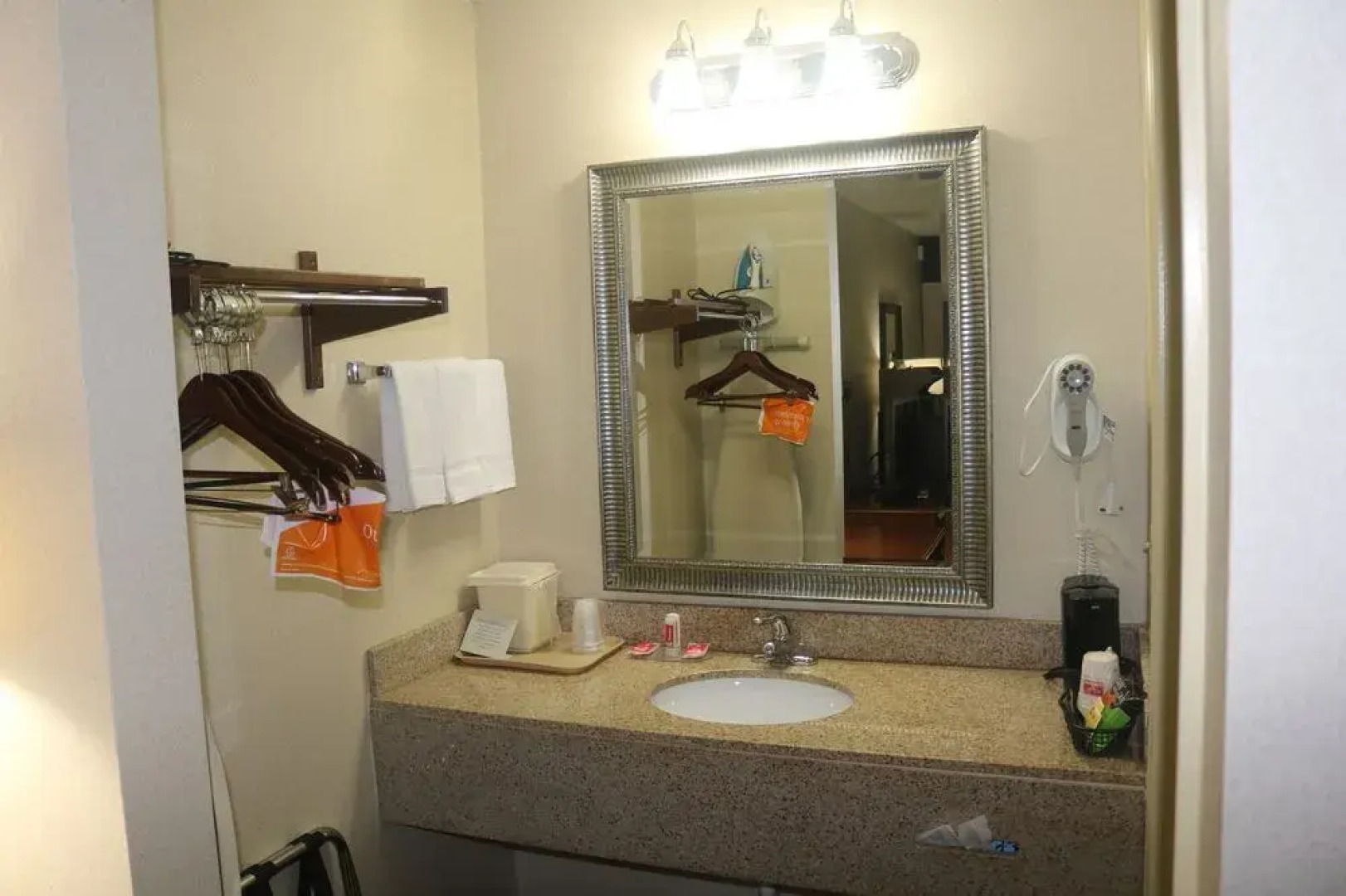 Econo Lodge Huntington - Barboursville University Area