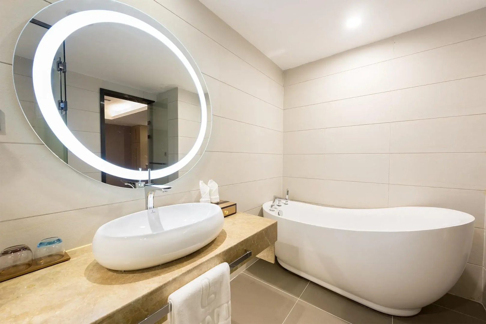 Lavande Hotel Heyuan Avenue Asia's first fountain