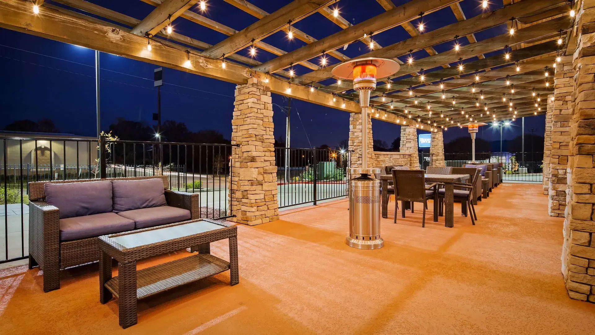 Del-Mar Airport Inn & Suites