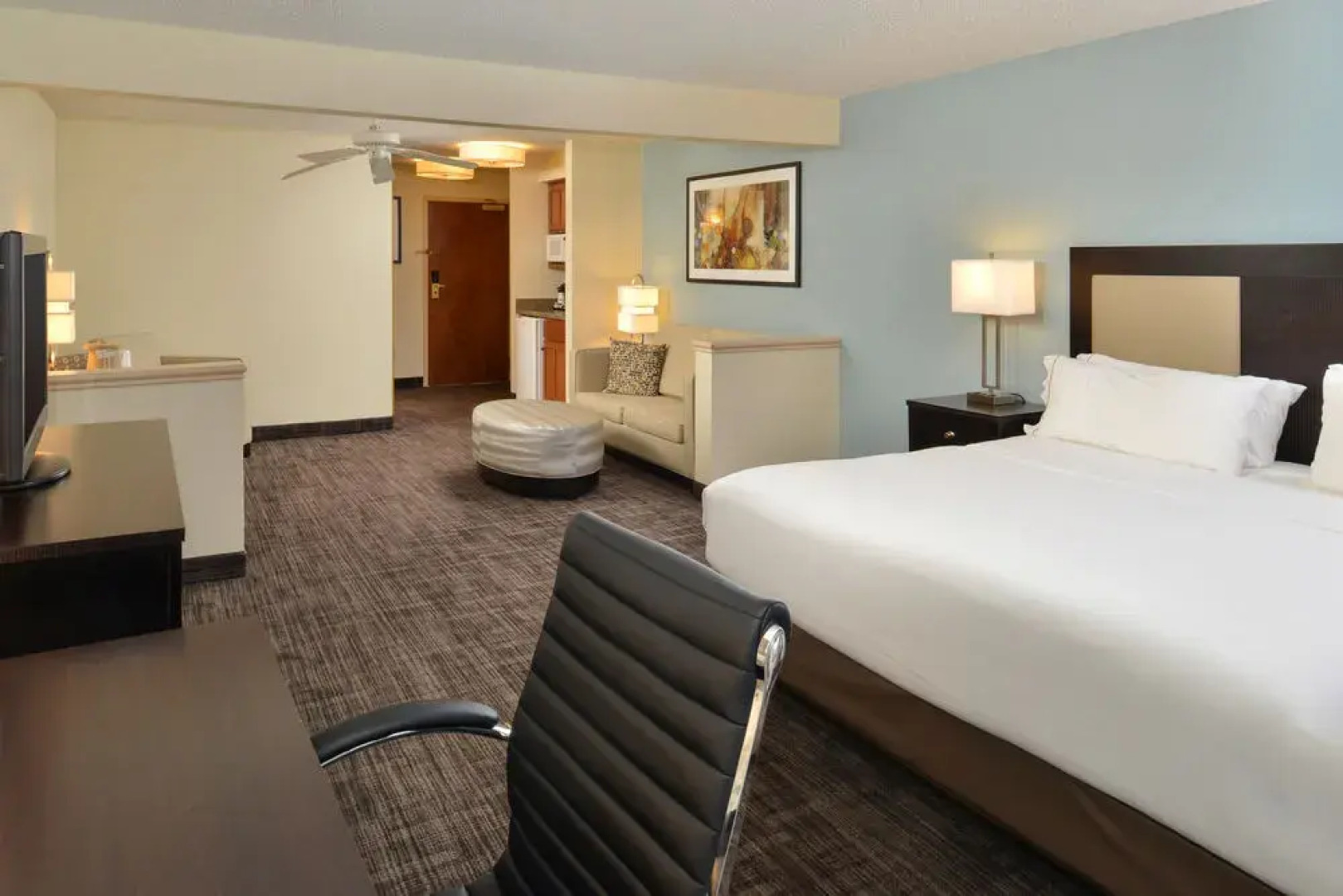 Holiday Inn Express Suites St. Joseph Lakefront