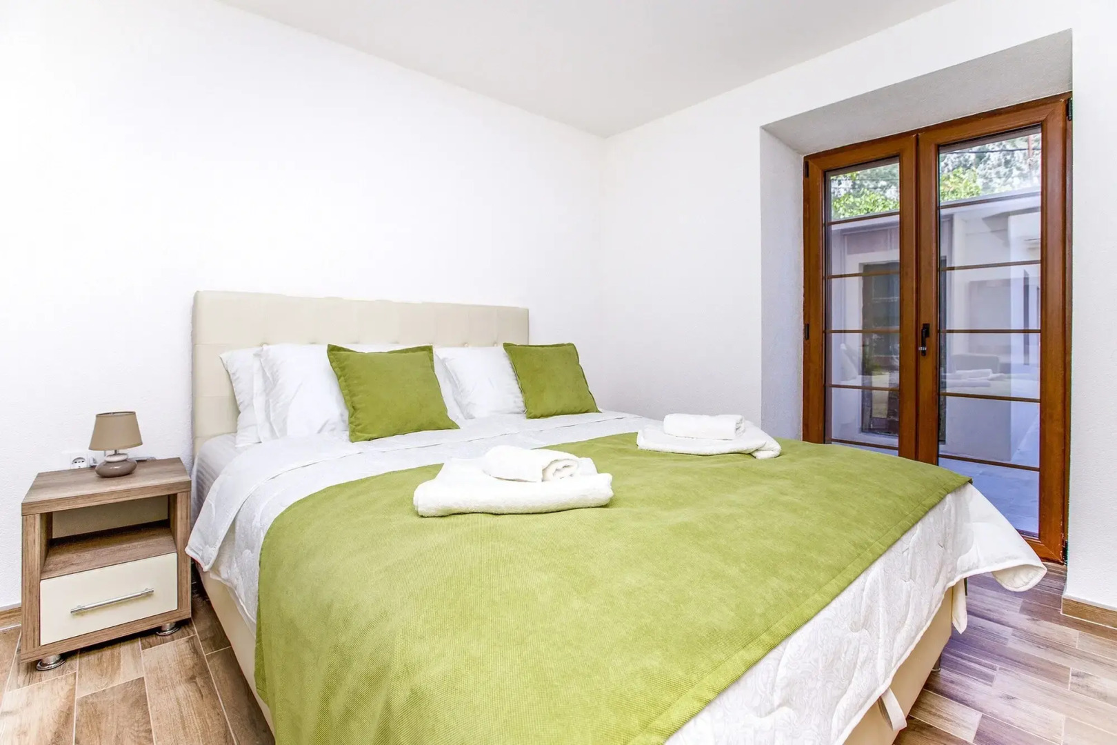 Apartments Mezini 11