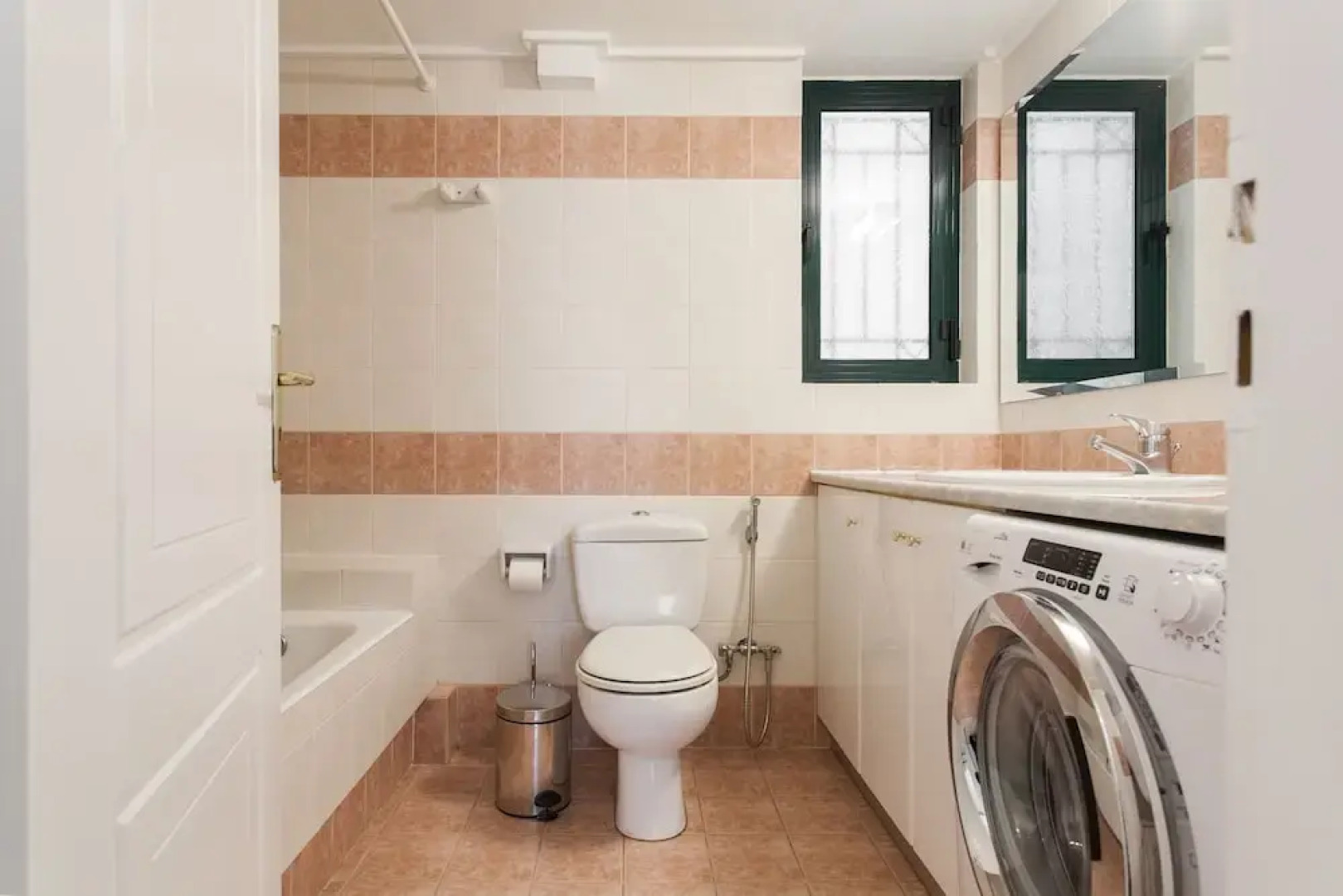 Top-Class 2BR Apartment in Marousi