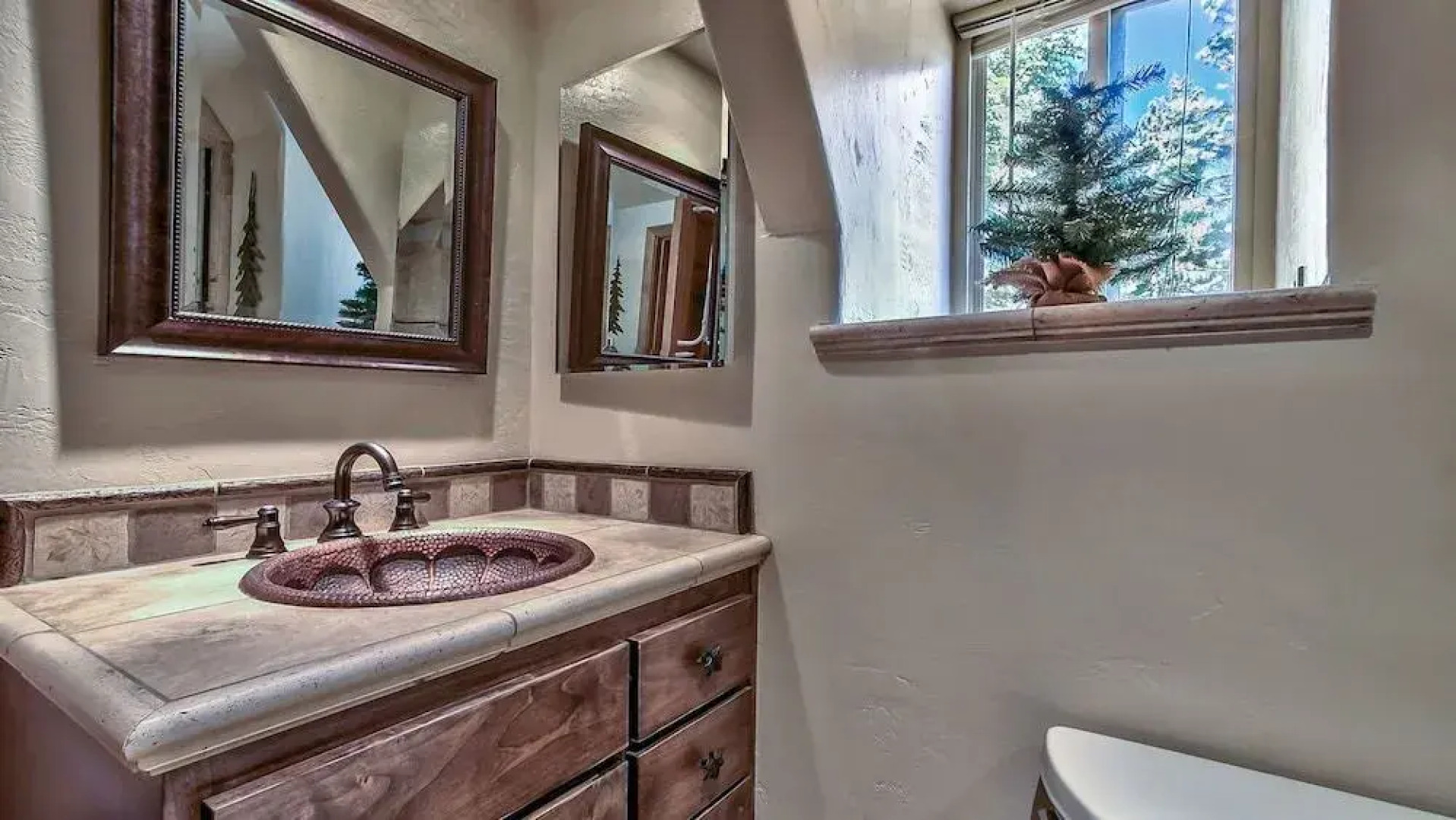 Mewuk Mountain Lodge by RedAwning