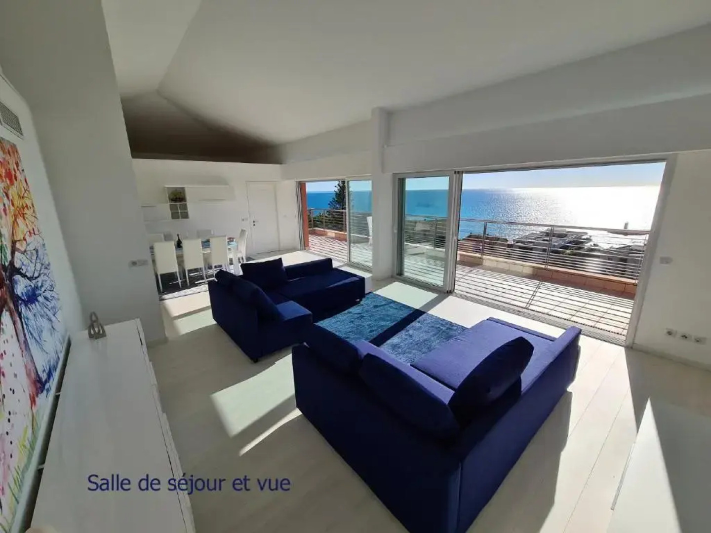 Luxurious penthouse with magnificent views over the bay of Menton 10 Peoples