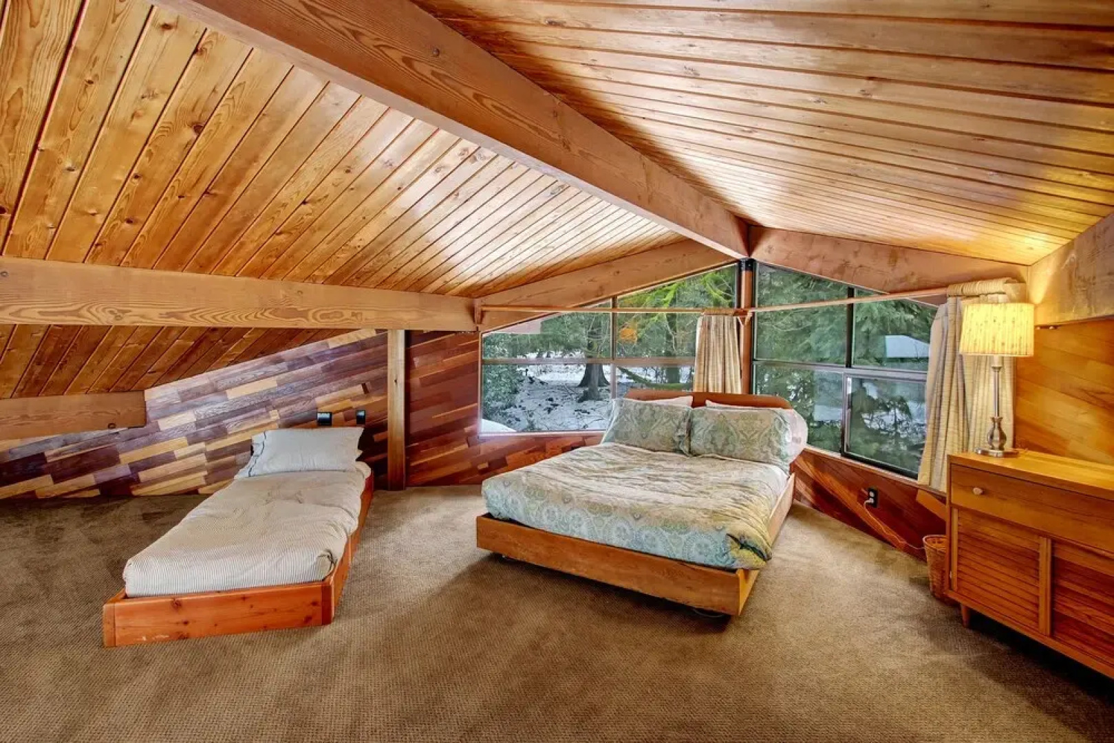 Rustic River Paradise - One Bedroom Cabin with Hot Tub