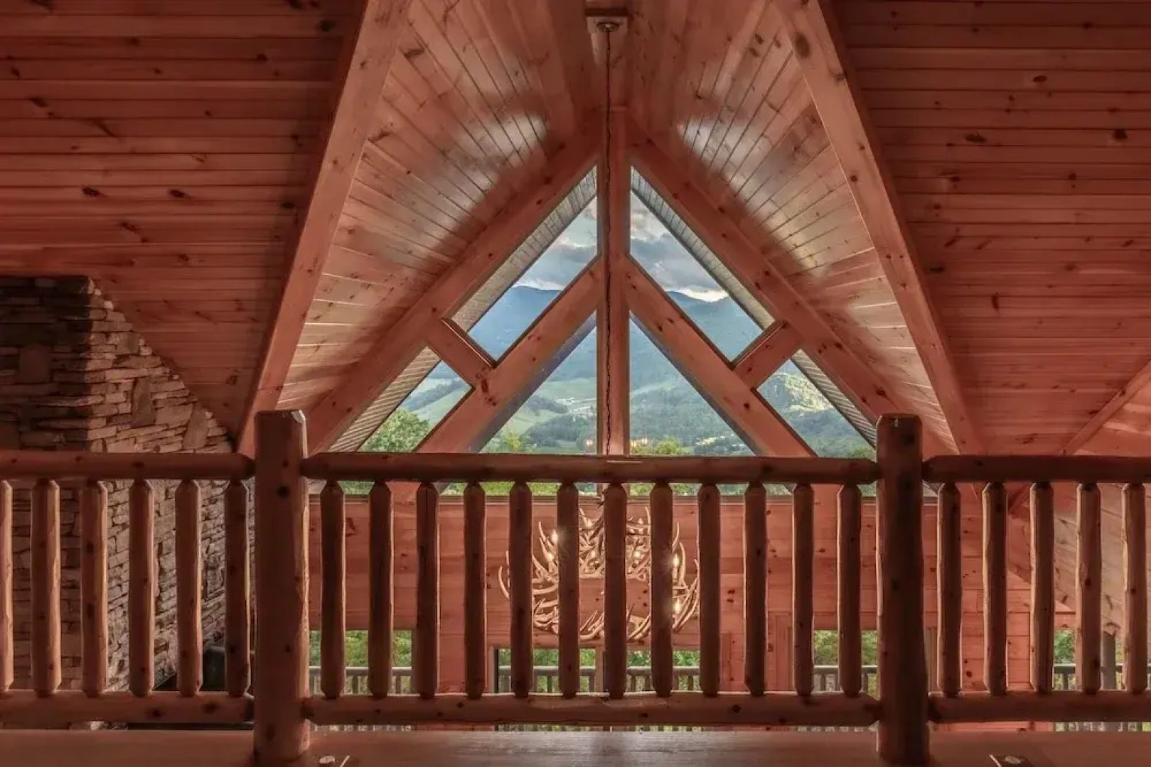 Luxury 4200 Sqft Log Cabin on 50 Acres Sleeps 16