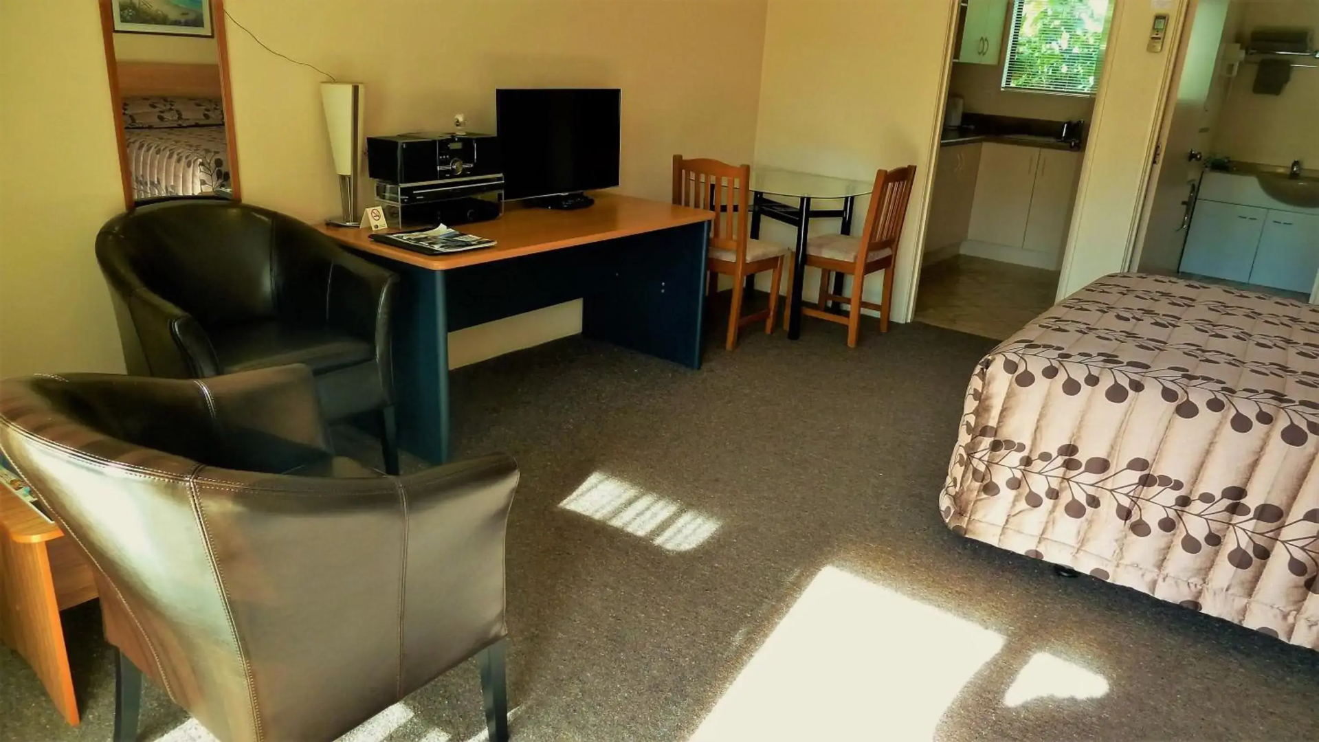 Tudor Lodge Motel