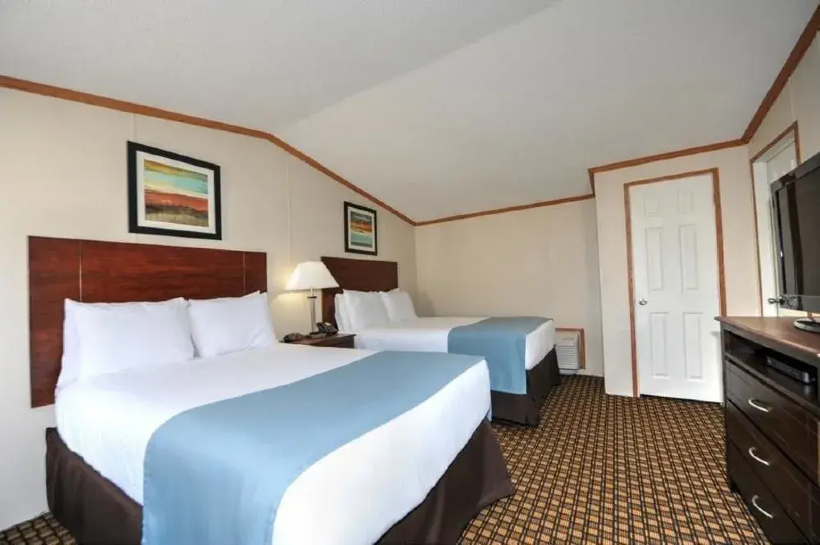 InstaLodge Hotel and Suites Cotulla