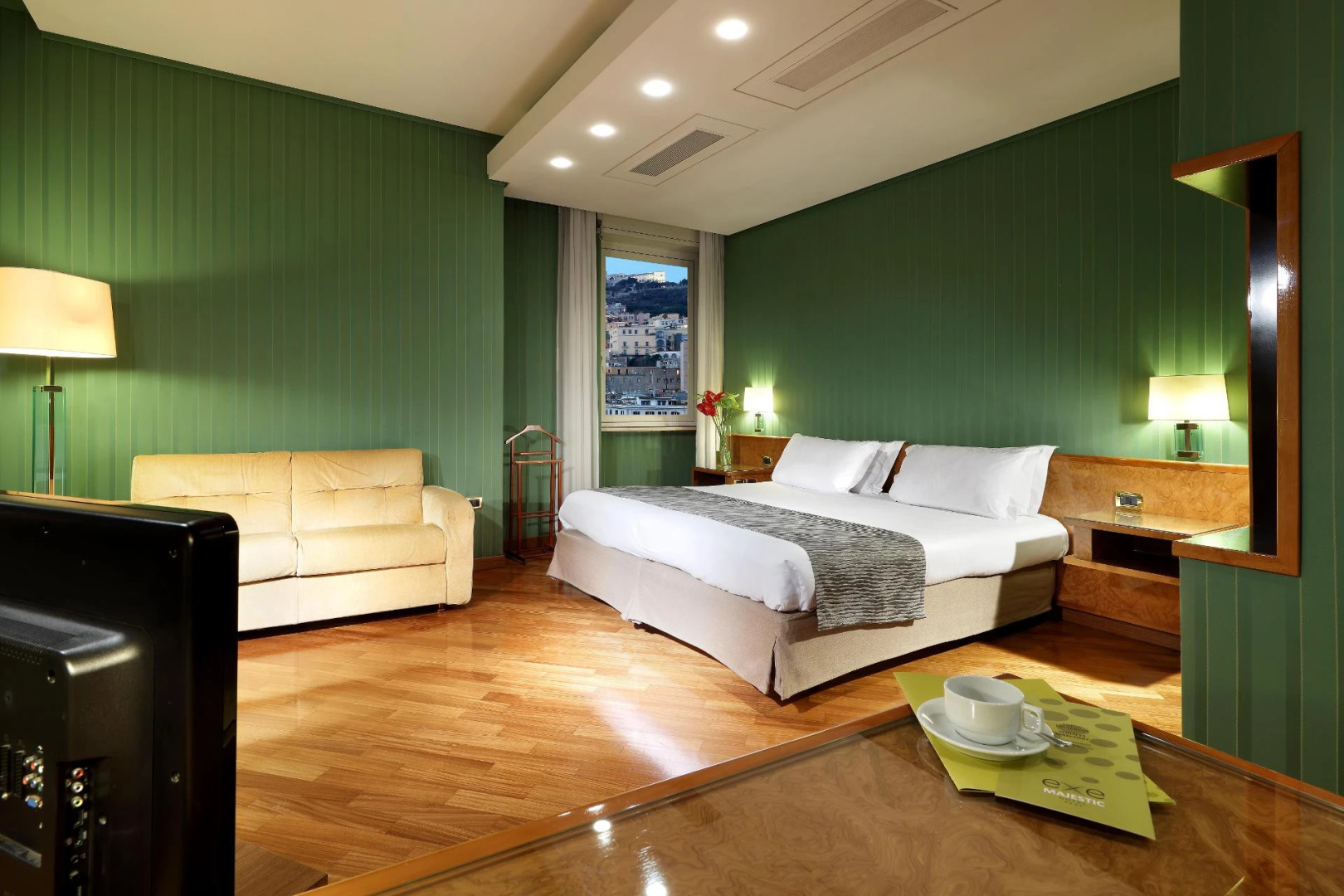 Отель Exe Majestic