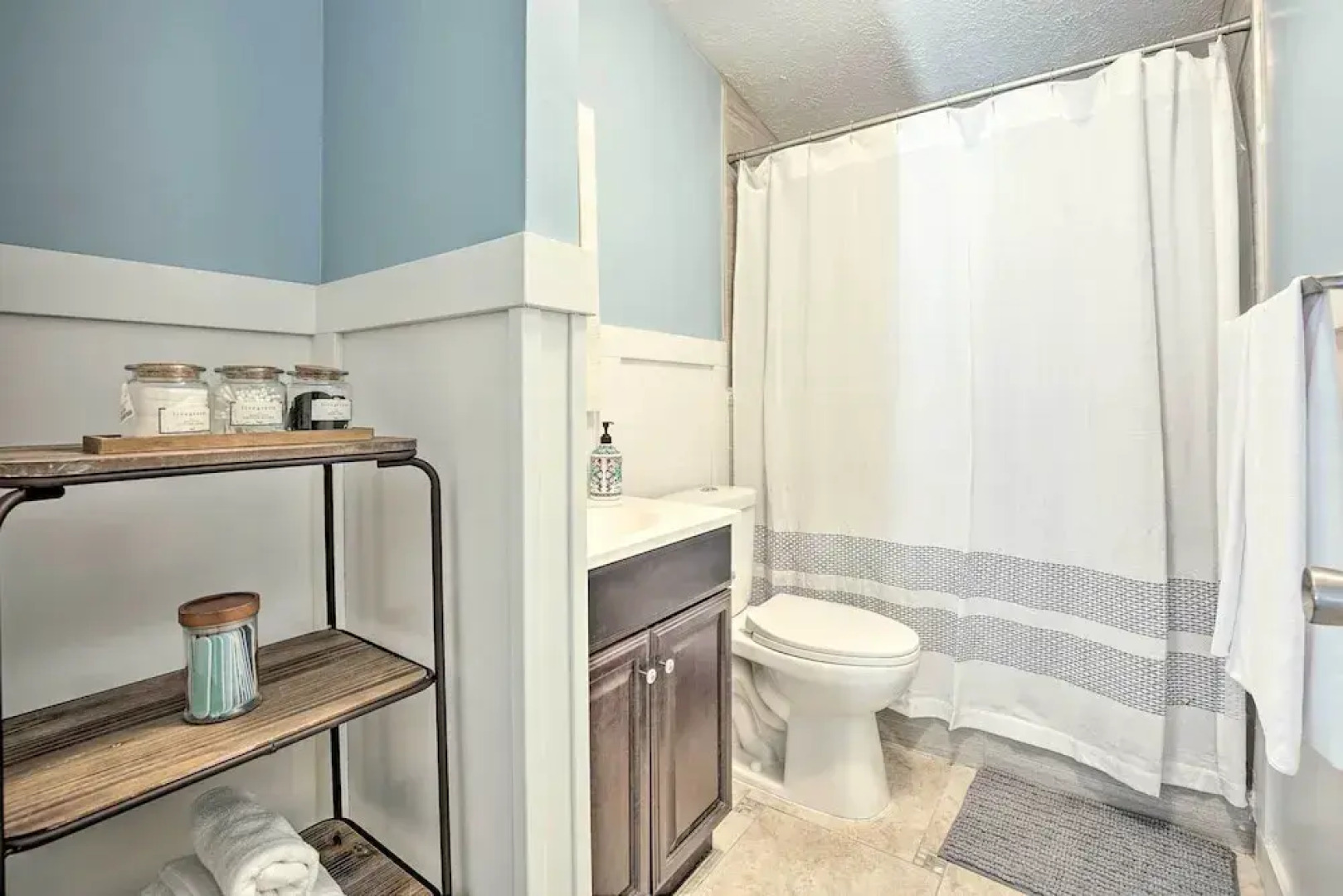 Breezy Coloma Getaway w/ Grill - 1 Mi to Beaches!