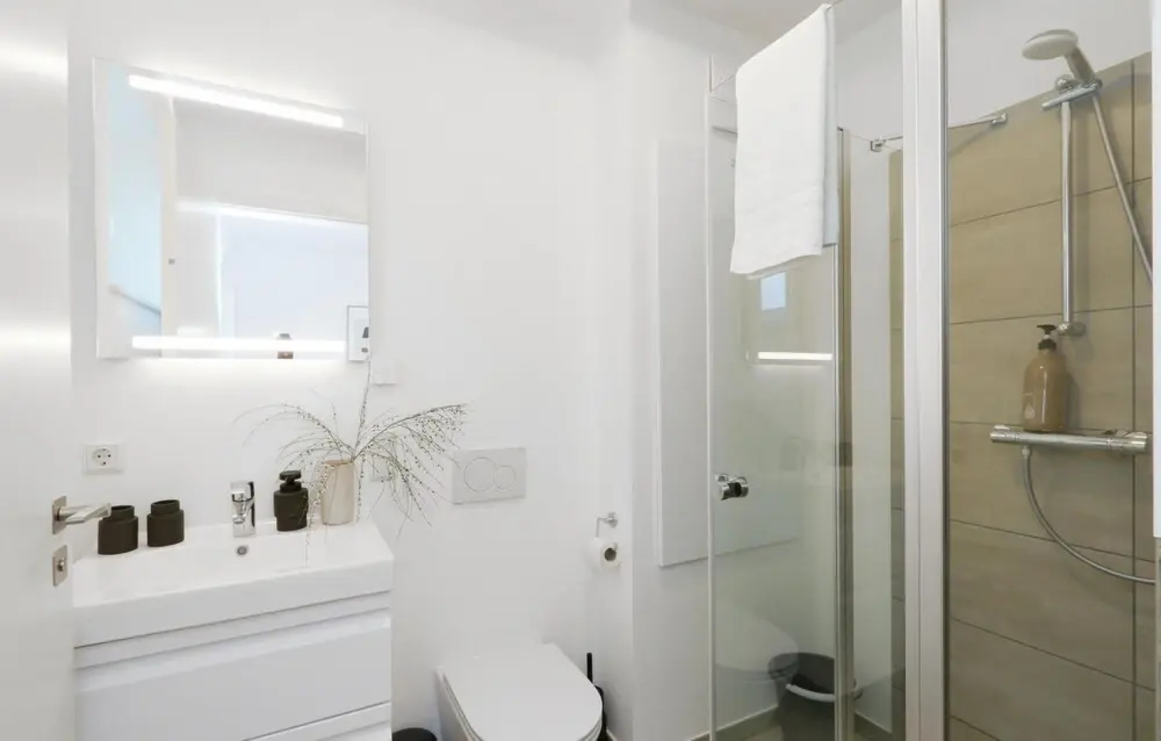 Amazing Apartment in Lembruch/dümmer See With 1 Bedrooms, Wifi and Indoor Swimming Pool