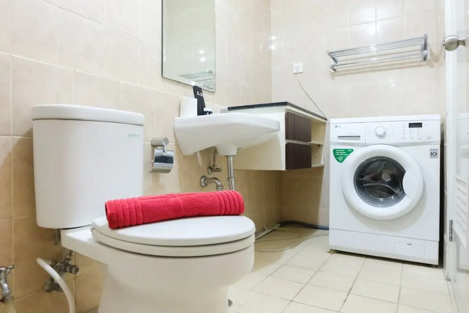 Comfy 2br Cosmo Terrace Apartment