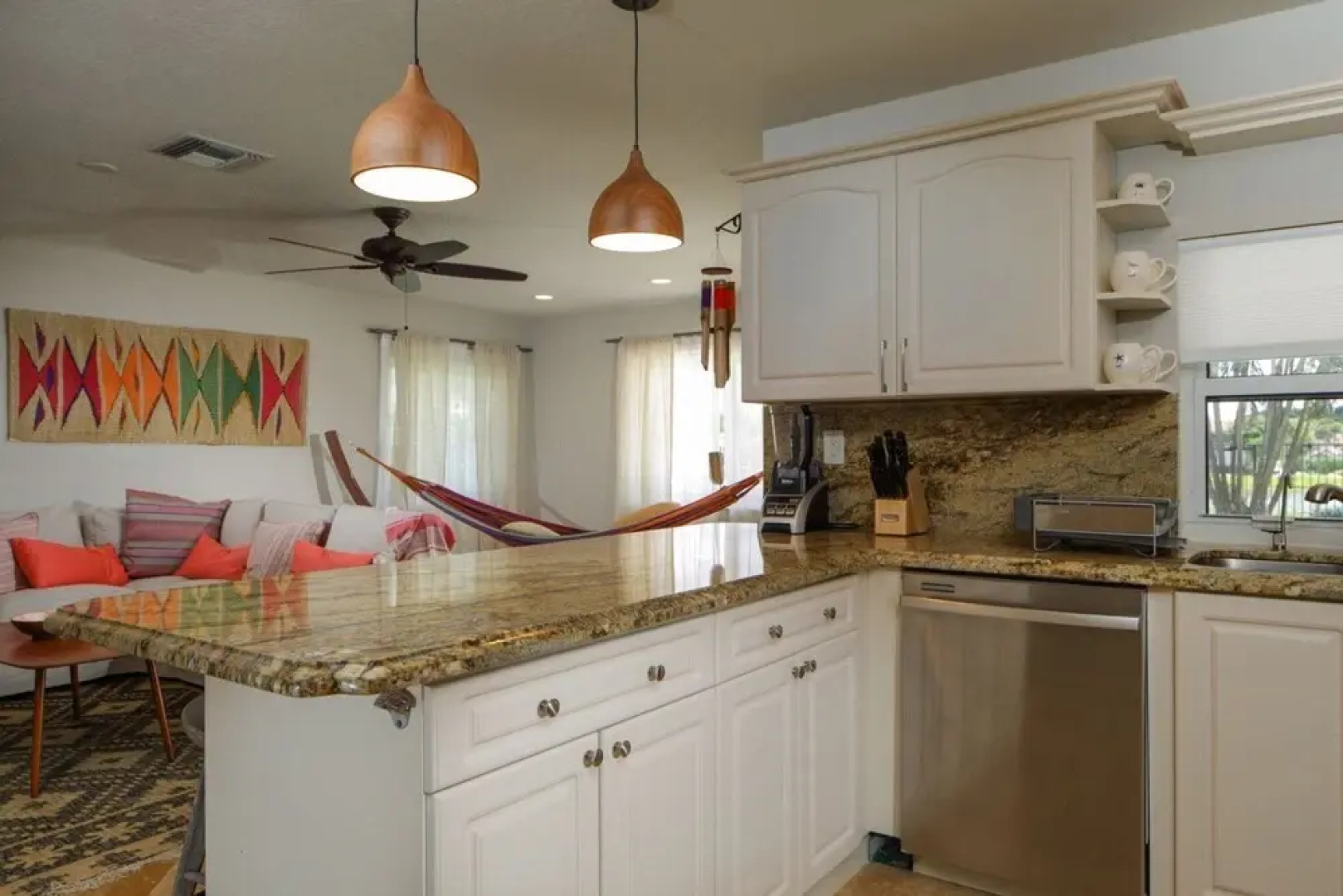 Golfview - Short Term Rental Certified by Weston. Private & Sanitized, Perfect for Social Distancing & Working From Home. Self Check-in. Private Pool, Pet Friendly. Super-host Support