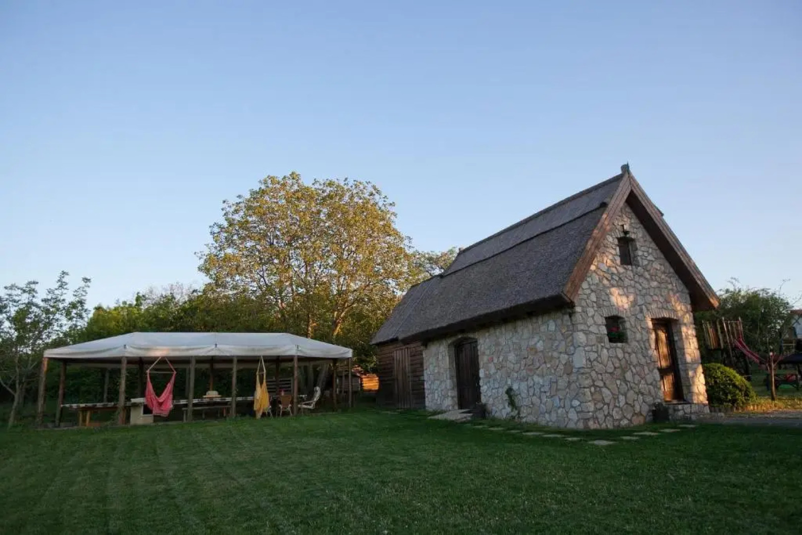 Dióliget - Zöld Dió Házikó