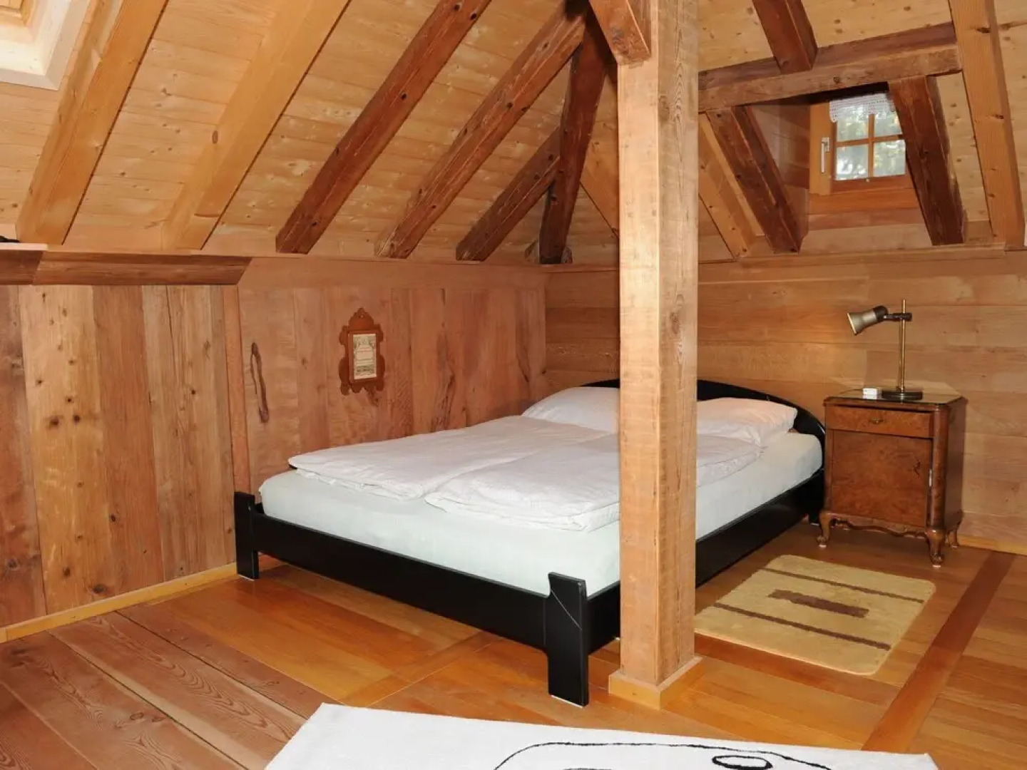 A Chalet on Delightful, Vineyard Covered Hills, Suitable for 2 People