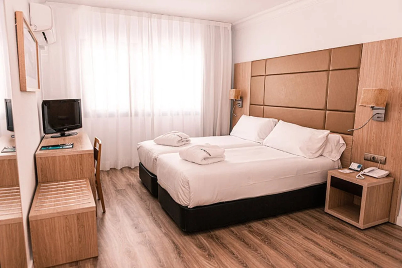 Отель Virgen de los Reyes