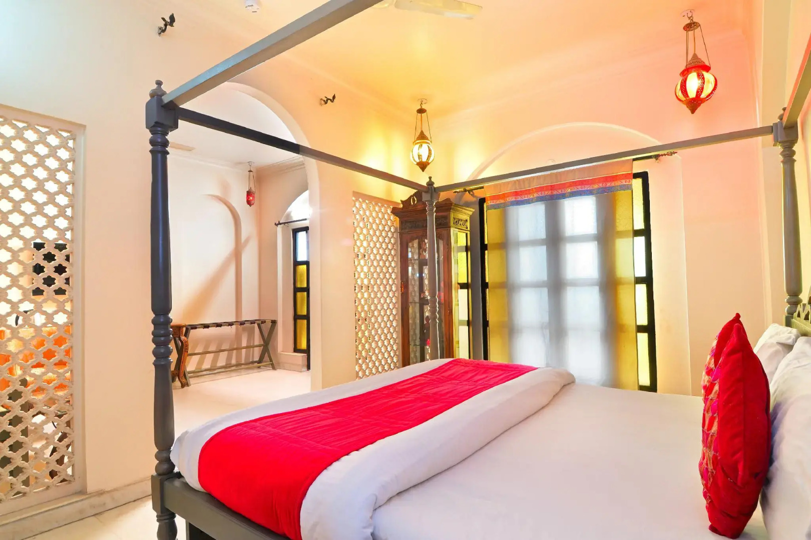 Jyoti Mahal A Royal Heritage Hotel - 5 Mins from New Delhi Railway station & 2Mins From Metro