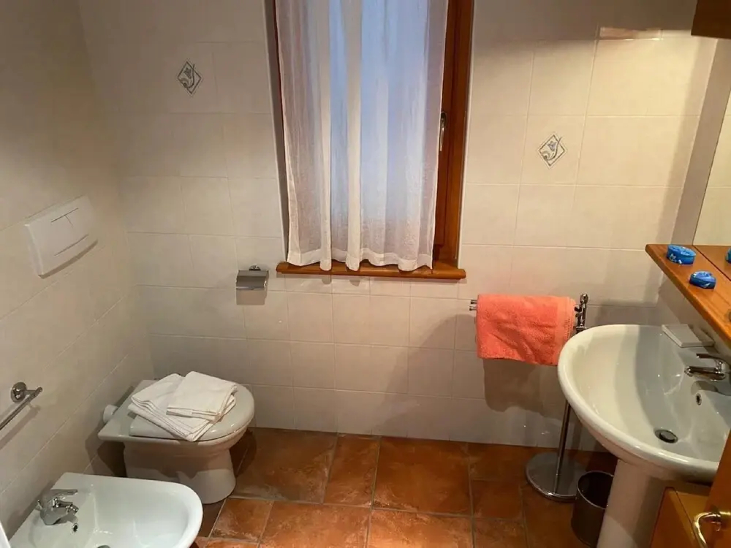 Chalet Dania With Garden Pool and Lake View