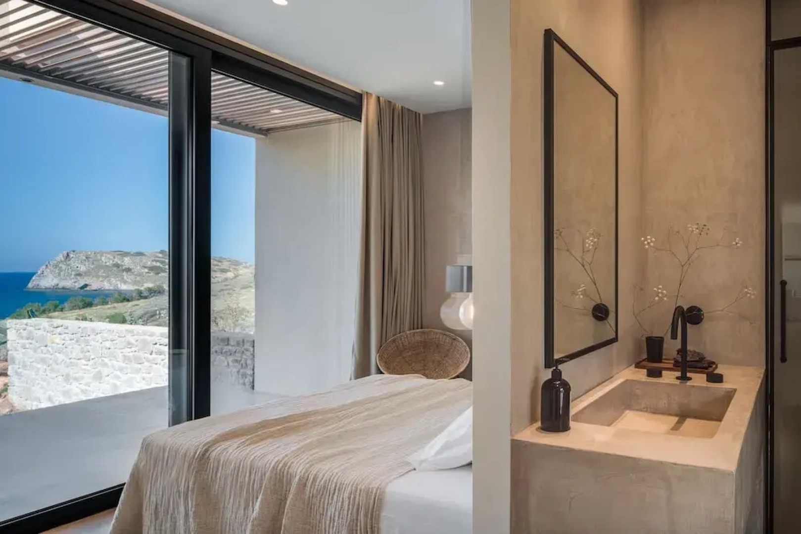 Idyllic Luxurious Villa With Private Infinity Pool Wheel Chair Friendly and Amazing sea Views