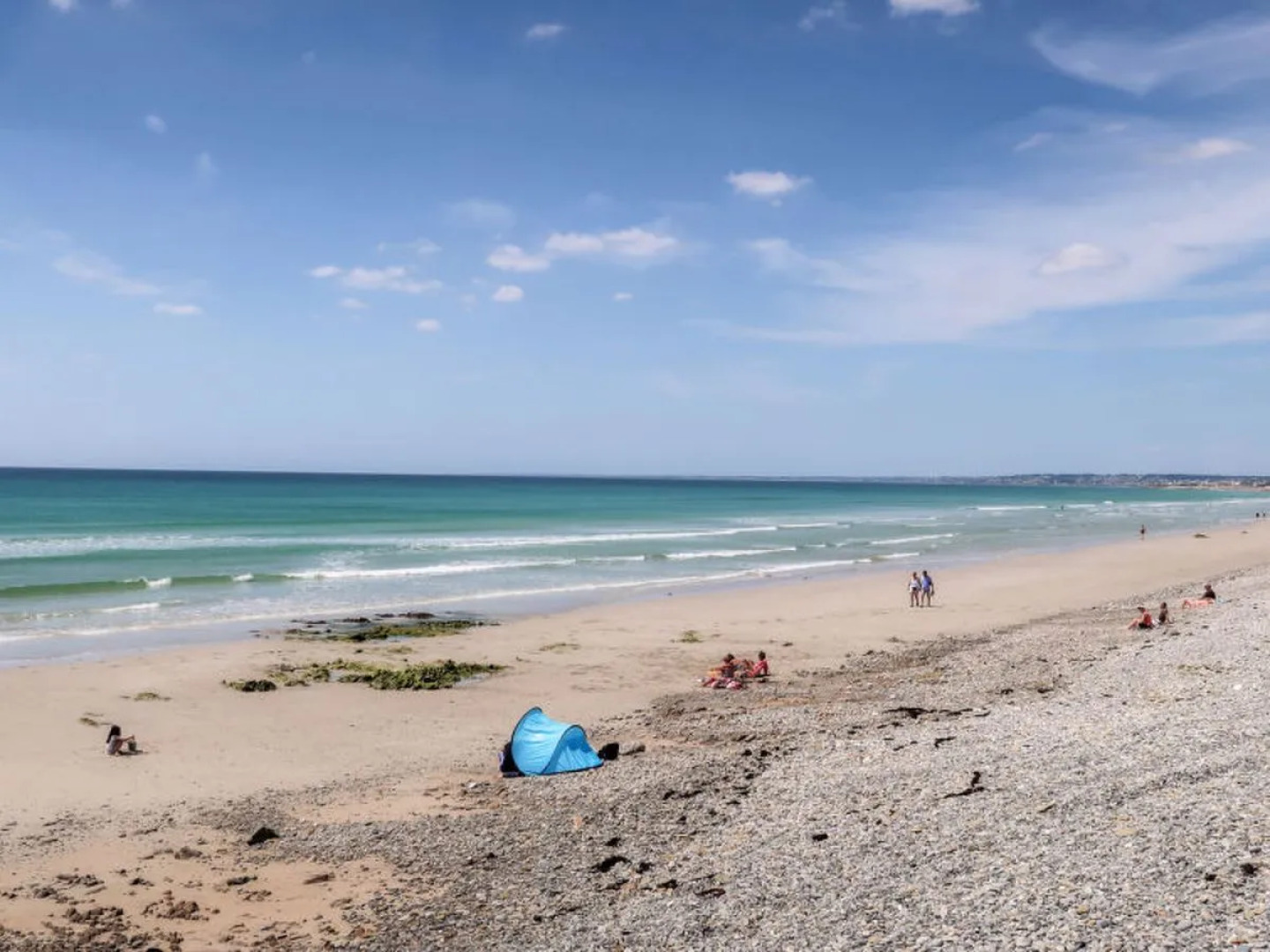 Les Volets Rouges (PEU101)