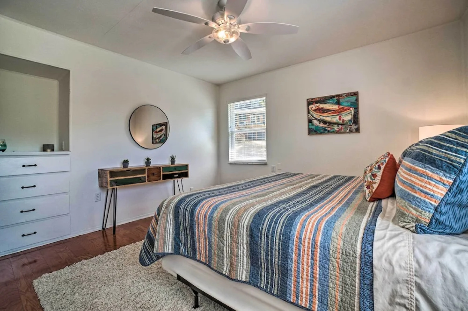 Hayesville Lake Getaway w/ Balcony & Mtn Views!