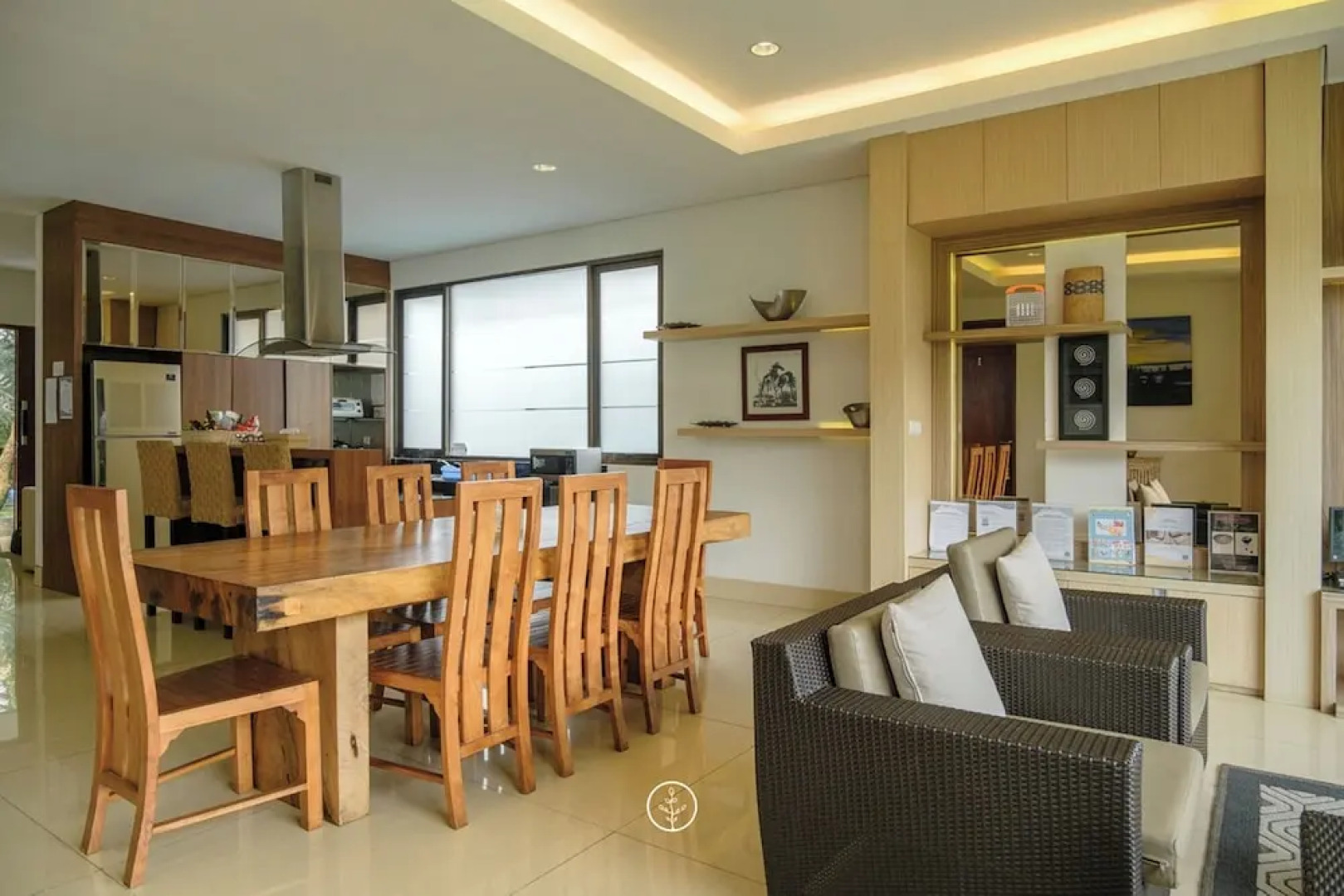 Tulip Hill View 6BR Villa with pool and movie room