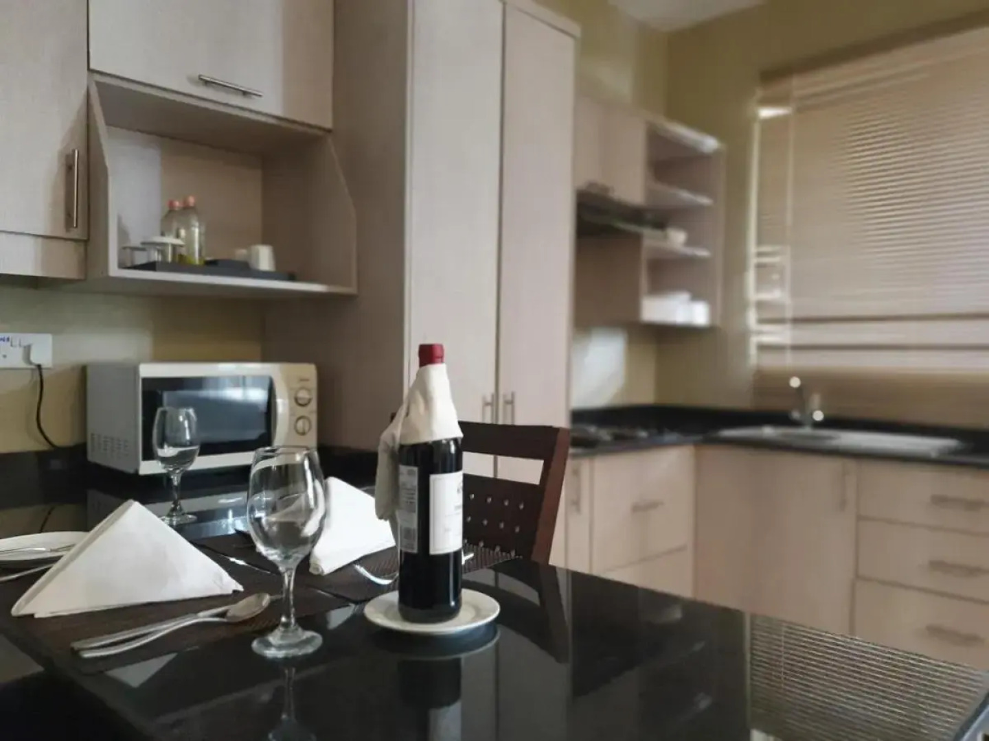 Serendib Suites & Conference Center