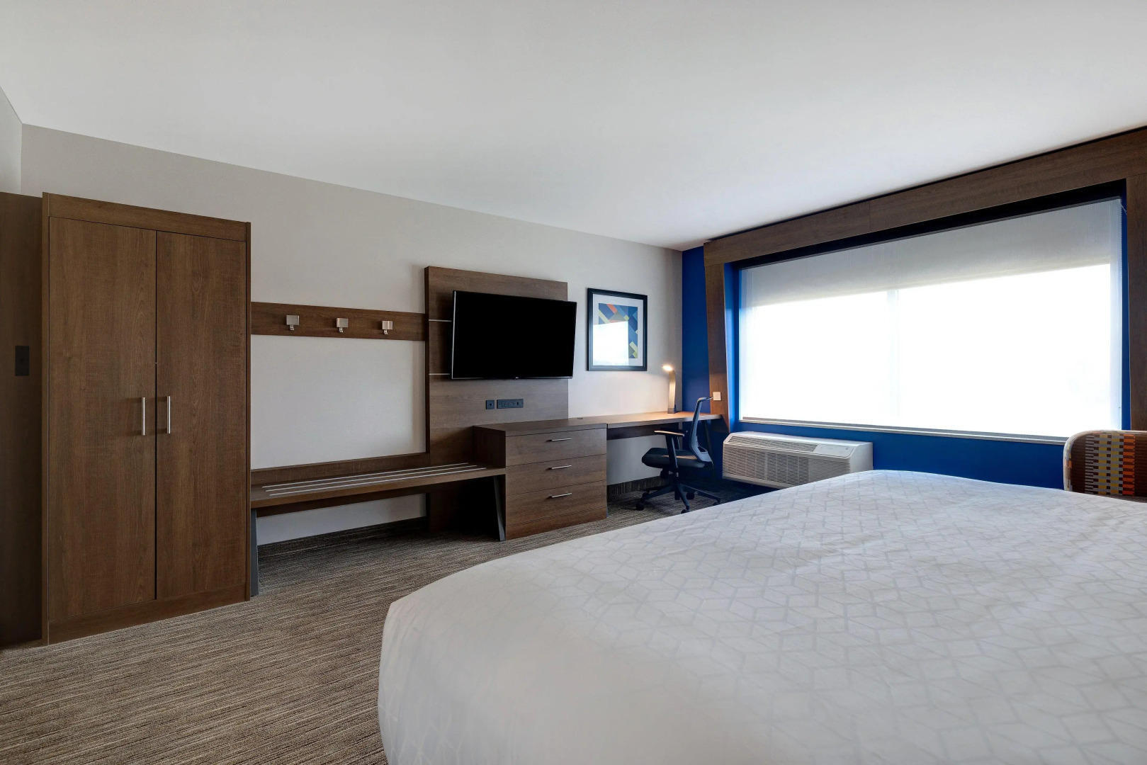Holiday Inn Express & Suites Detroit Dearborn by IHG