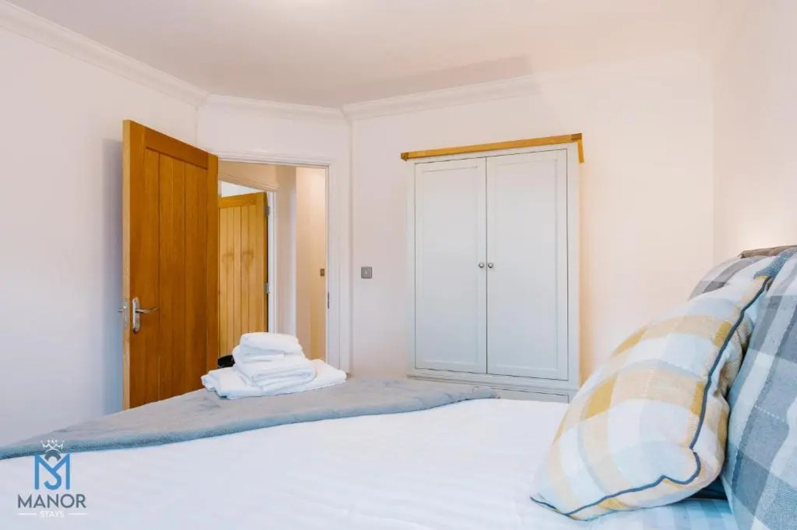 05th Residence Of Lord Avenue Sleeps Five People