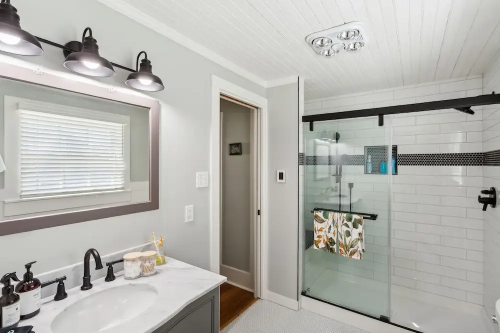 Charming Downtown Mccloud Retreat 2 Bedroom Home