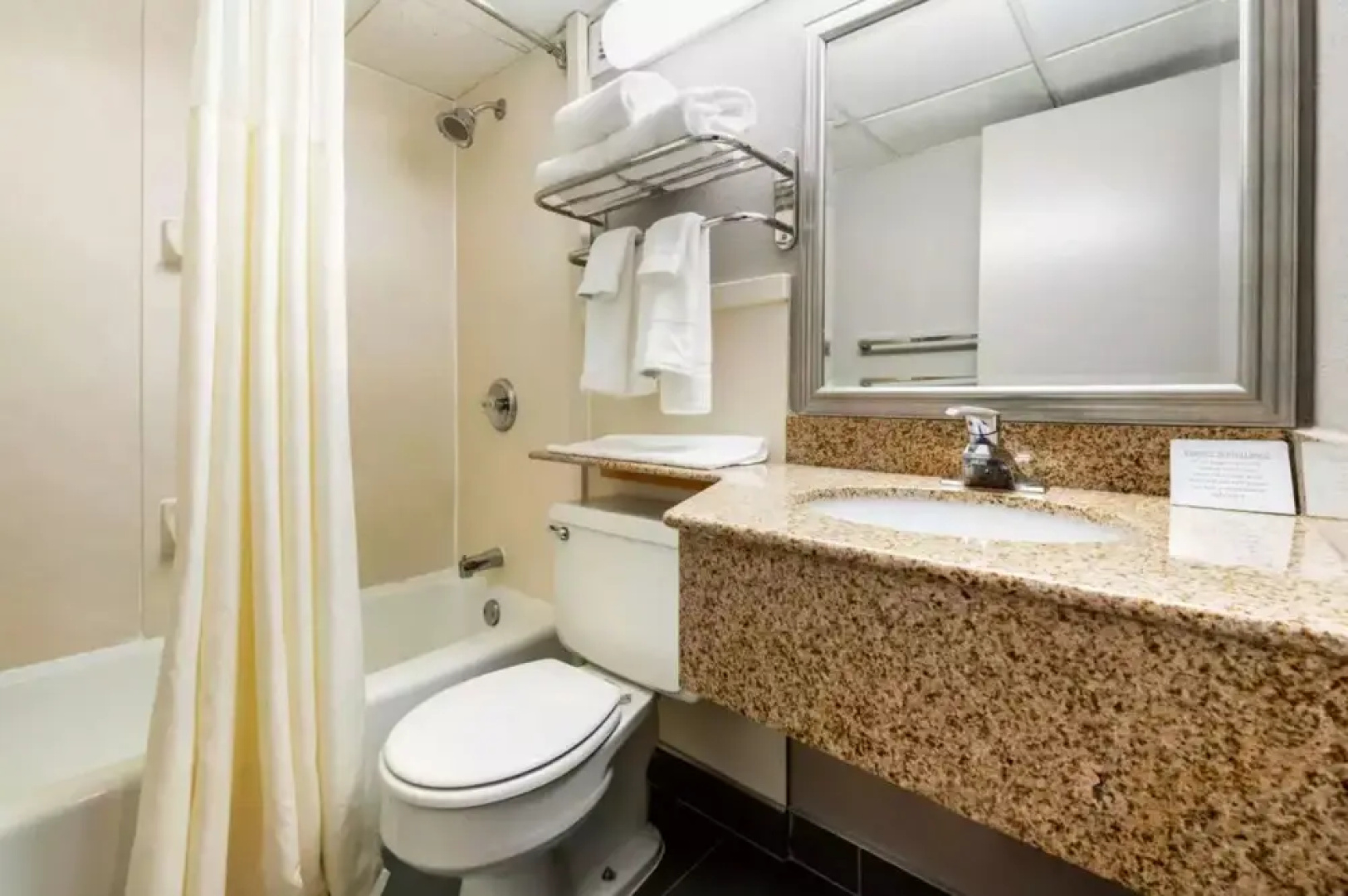 Charming Ensuite Rooms in NEW CUMBERLAND